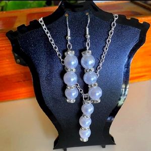 Pearl necklace & earrings set